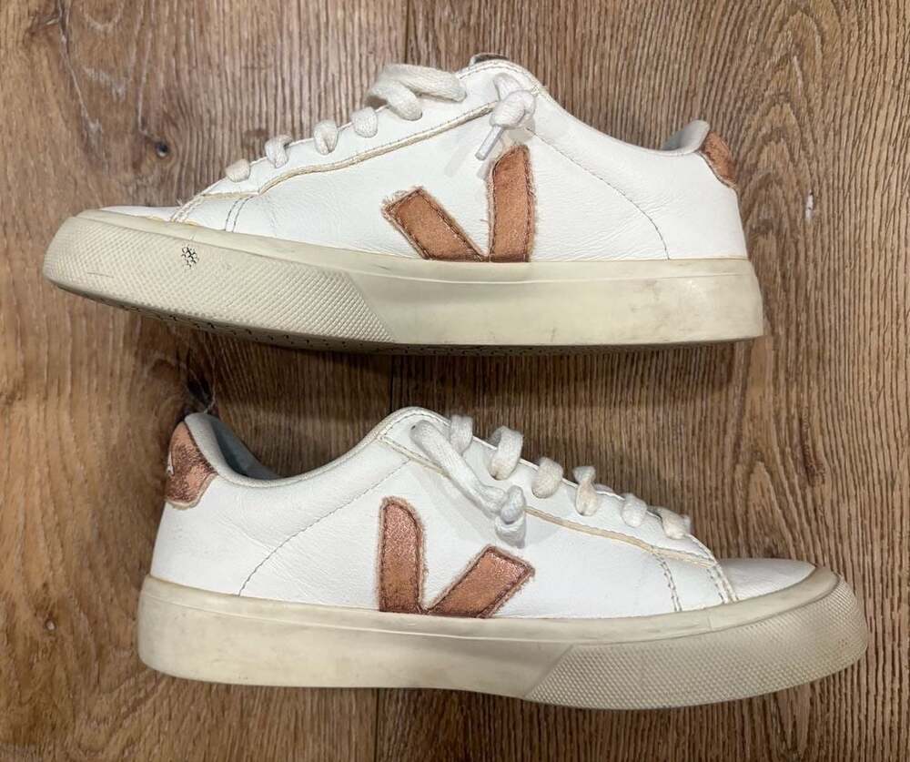 VEJA Campo Leather Low-Top Sneakers – Women’s US 5 / EU 36